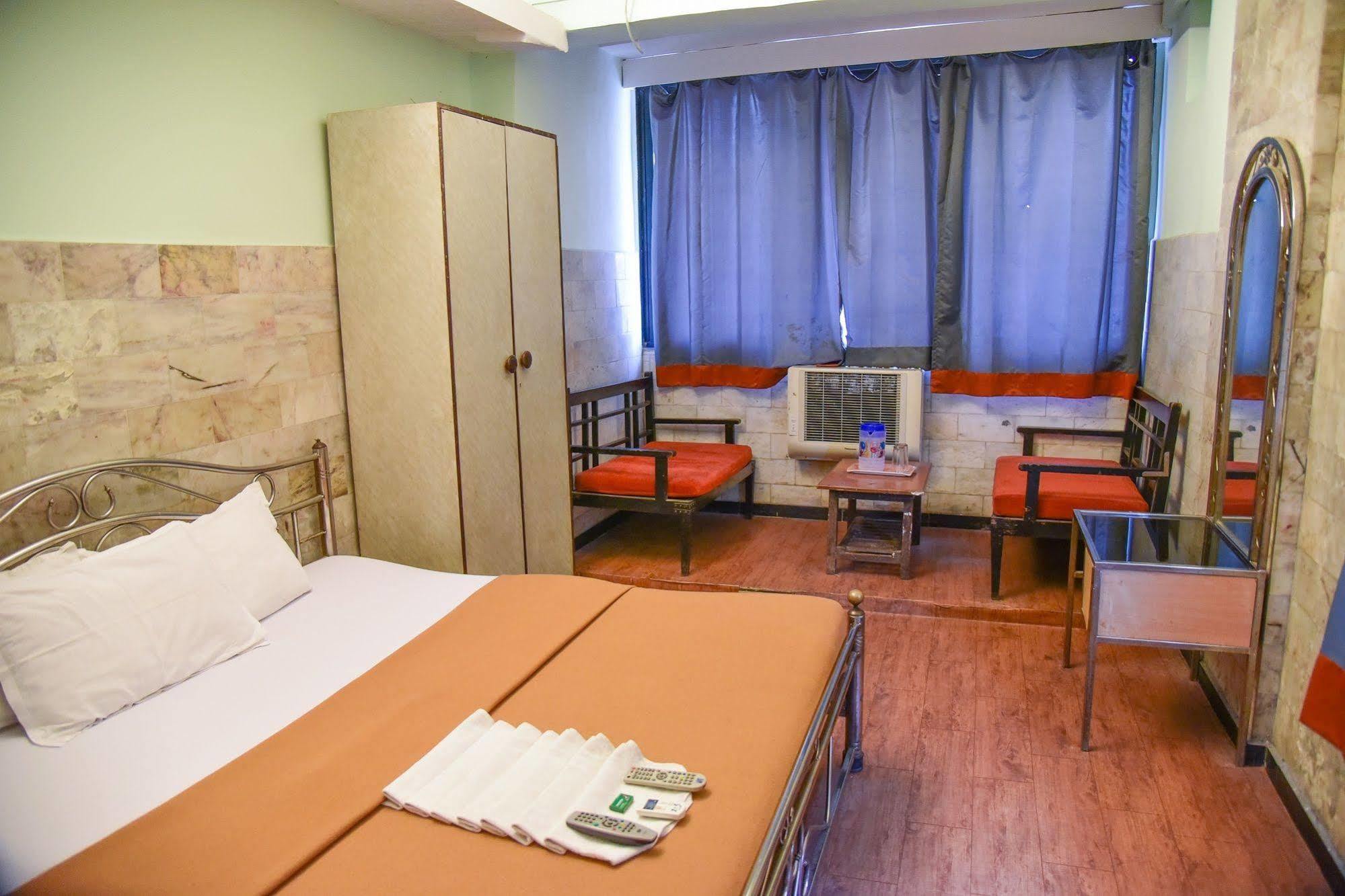 Hotel Evergreen Mumbai Exterior photo