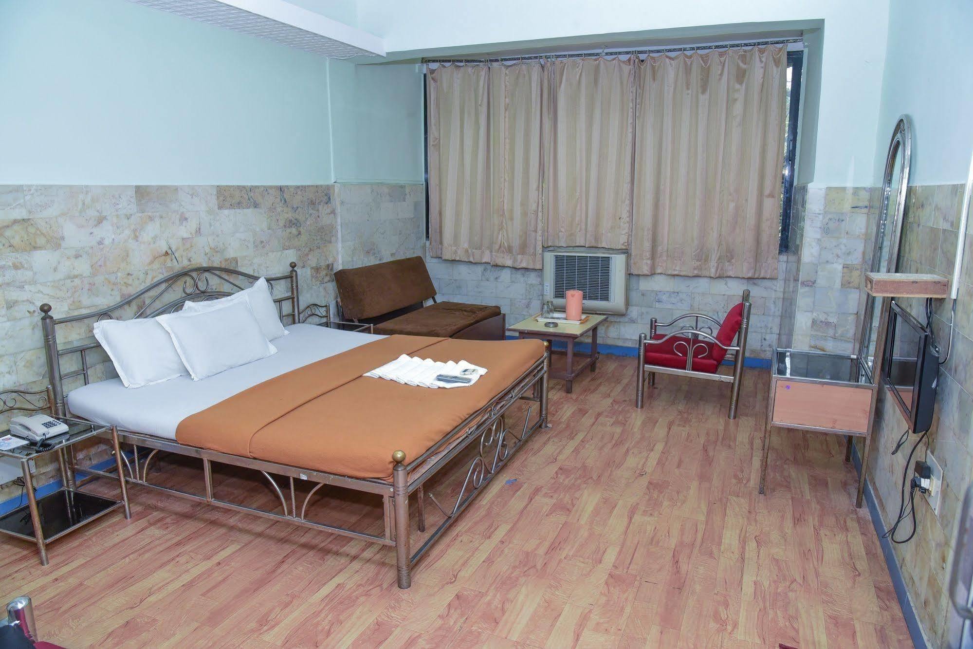 Hotel Evergreen Mumbai Exterior photo