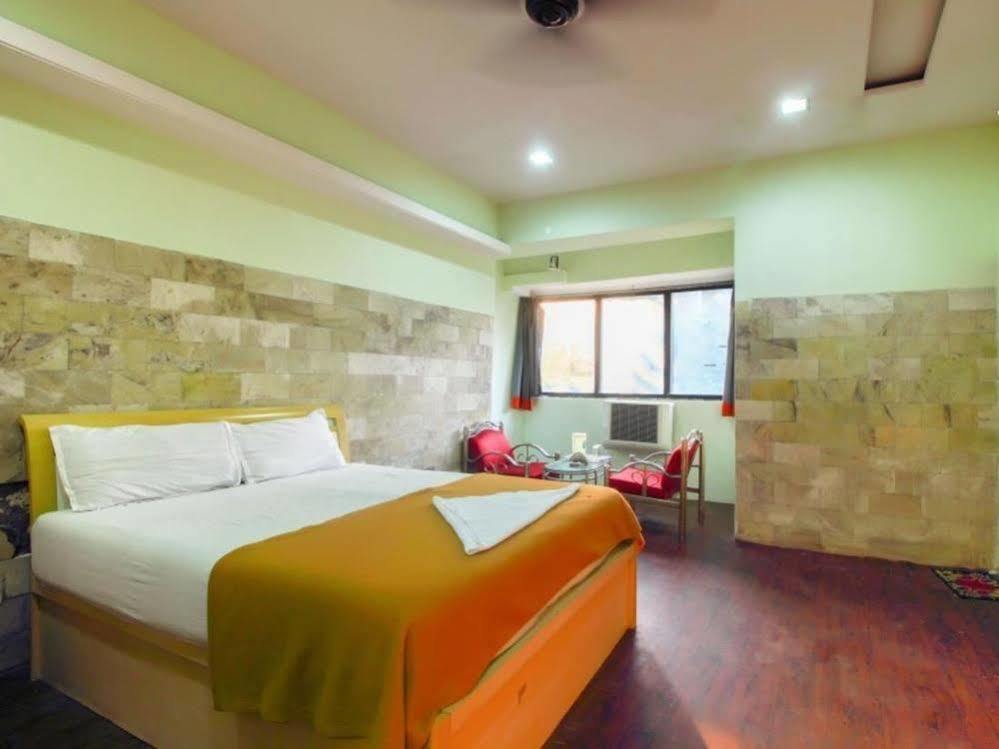 Hotel Evergreen Mumbai Exterior photo